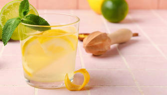 How to Make Simple and Quick Cold Lemonade in Hot Weather?